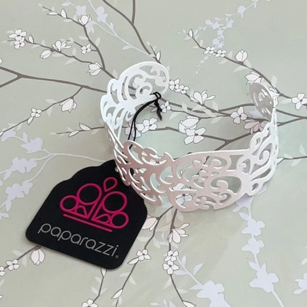 ❄️ Paparazzi | White Blossom Cuff Bracelet Wedding Beach Shabby Chic